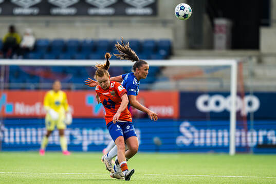 Laura Gashi of AaFK Fortuna and Emma Sæther of Molde