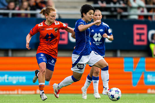 Laura Gashi of AaFK Fortuna and Yugyeong Jeon of Molde