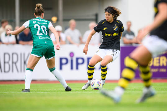 Alingsås Emmy Blomberg och AIKs Haruna Tabata