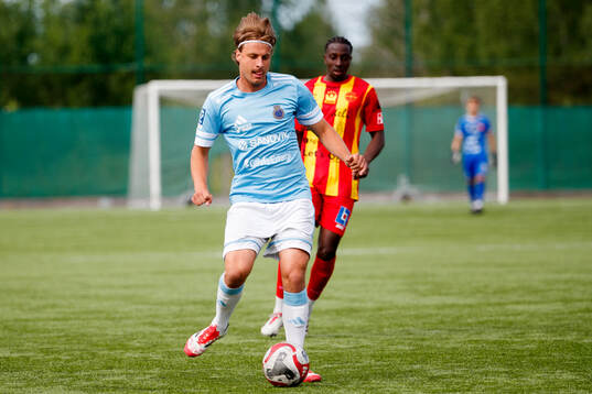 Gefles Måns Berggren och Örebro Syrianskas Mamadou Sylla