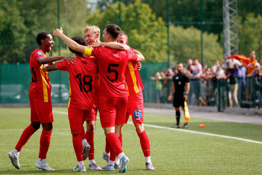 Örebro Syrianskas Oscar Windahl gör 1-0 och jublar med