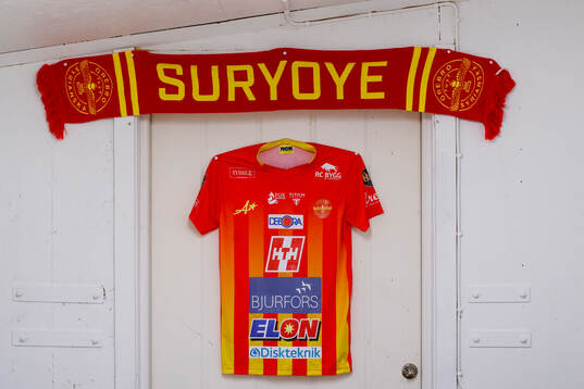 Örebro Syrianskas matchtröja i klubbstugan