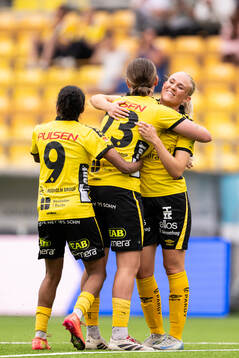 Elfsborgs Ellen Nilsson jublar med Vanessa Lopez och Emilia