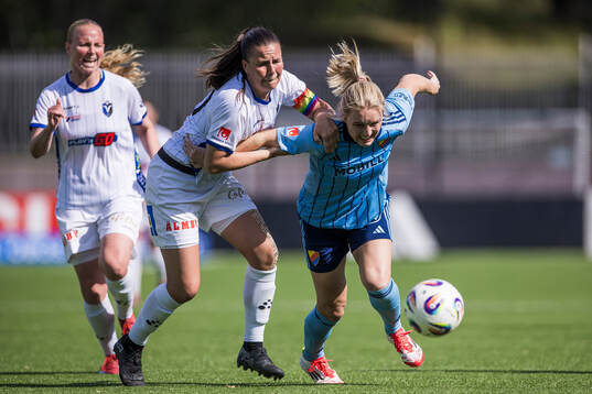 Växjö DFFs Josefin Harrysson  och Djurgårdens Mimmi