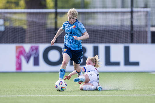 Djurgårdens Olivia Ulenius och Växjö DFFs Sophia