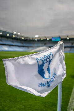 En hörnflagga med Malmö FFs logotyp