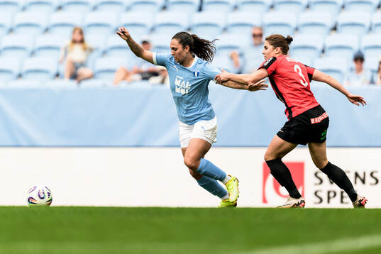 Malmö FFs Isabella D'Aquila och Brommapojkarnas Julia