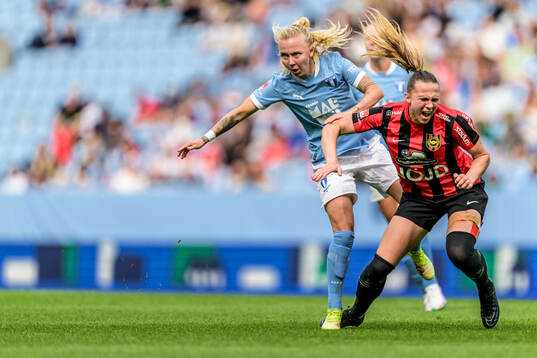 Malmö FFs Nathalie Hoff Persson och Brommapojkarnas Frida