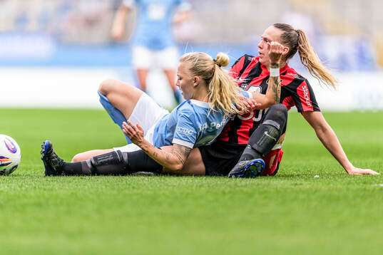 Malmö FFs Nathalie Hoff Persson och Brommapojkarnas Frida