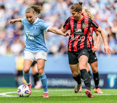Malmö FFs Katariina Kosola och Brommapojkarnas Julia Olsson