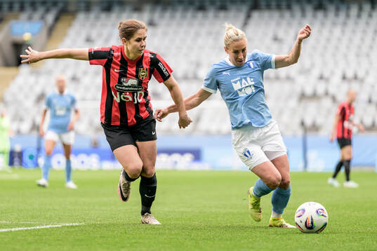 Brommapojkarnas Julia Olsson och Malmö FFs Mia Persson