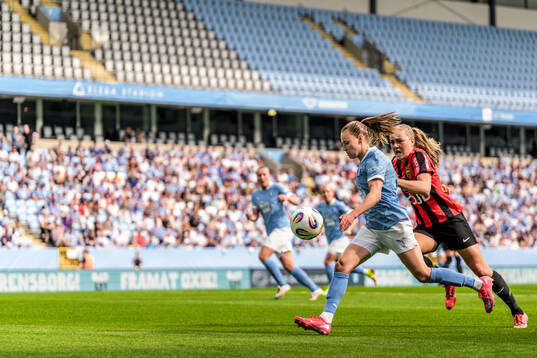Malmö FFs Katariina Kosola  fotbollsmatchen i