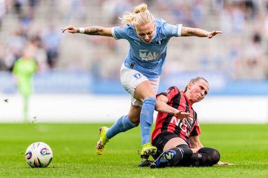 Malmö FFs Nathalie Hoff Persson och Brommapojkarnas Frida