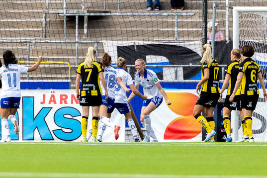IFK Norrköpings Ebba Handfast jublar