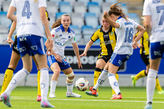 IFK Norrköpings Carrie Jones och Hammarbys Smilla Vallotto