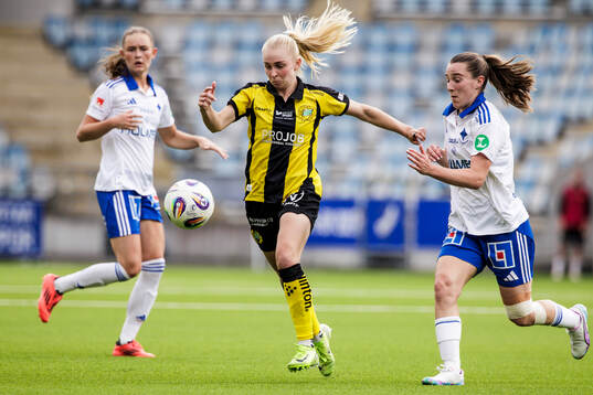 Hammarbys Emilie Joramo och IFK Norrköpings Carrie Jones