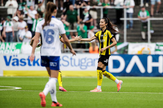 Hammarbys Nadia Nadim jublar