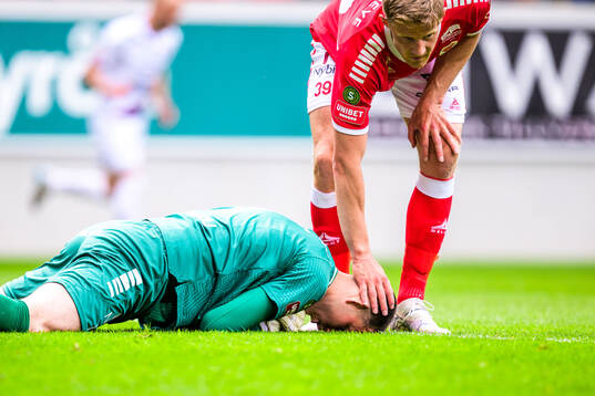 Kalmars målvakt Samuel Brolin och Lars Sætra deppar