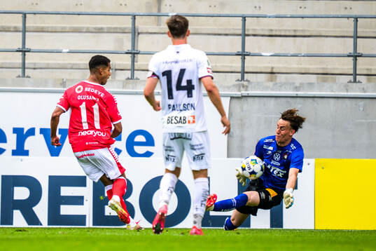 Kalmars Anthony Olusanya och Örgrytes målvakt Hampus