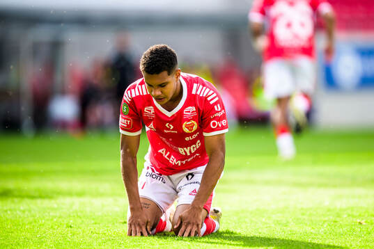 Kalmars Anthony Olusanya deppar