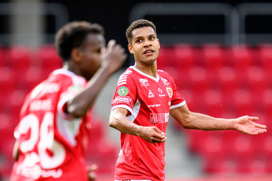Kalmars Anthony Olusanya jublar