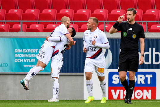 Örgrytes Amel Mujanic jublar