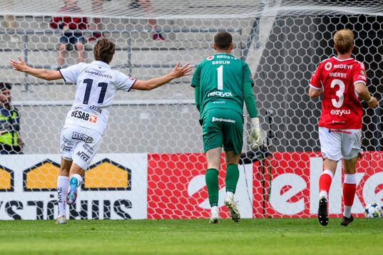 Örgrytes Noah Christoffersson jublar