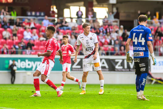 Kalmars Anthony Olusanya jublar