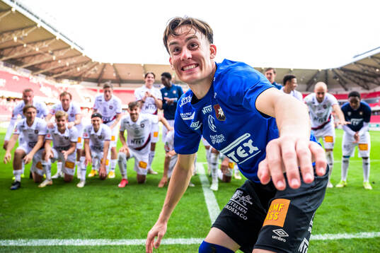 Örgrytes målvakt Hampus Gustafsson jublar