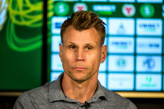 Kalmars tränare Toni Koskela deppar