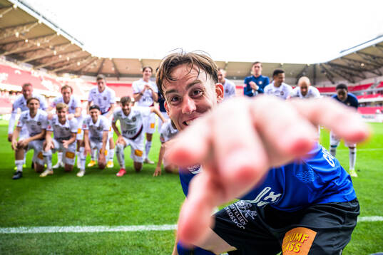 Örgrytes målvakt Hampus Gustafsson jublar