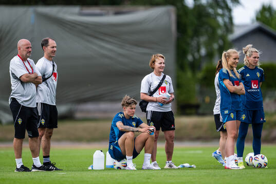 Assistant coach Magnus Wikman, physiotherapist Martin