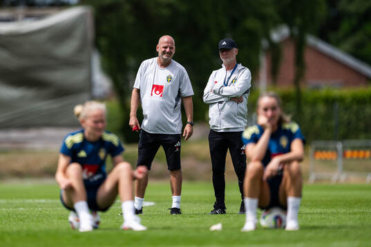Assistant coach Magnus Wikman and head coach Peter