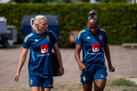 Jonna Andersson and Madelen Janogy of the Swedish women’s
