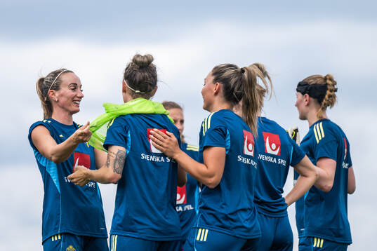 Kosovare Asllani, Julia Zigiotti Olme and Johanna Rytting