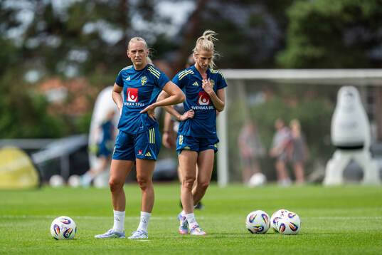 Stina Blackstenius and Sofia Jakobsson of the Swedish