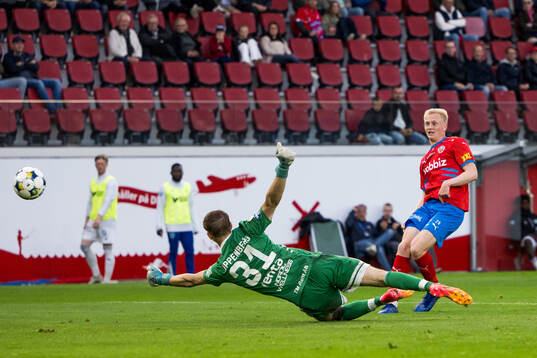 Umeå FCs Melker Uppenberg och Helsingborgs Oscar Aga