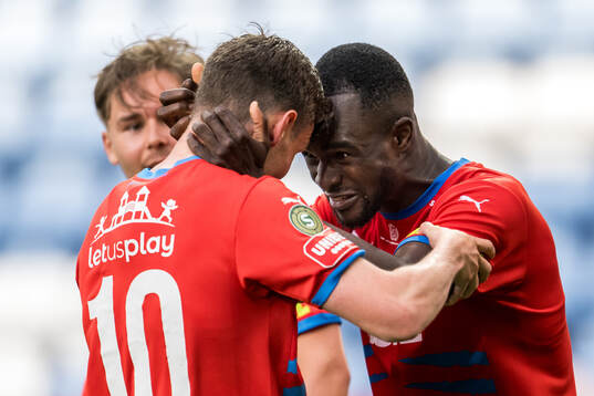 Helsingborgs Max Svensson och Adam Akimey jublar