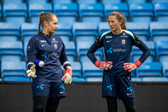 Goalkeeper Aurora Mikalsen and goalkeeper Cecilie