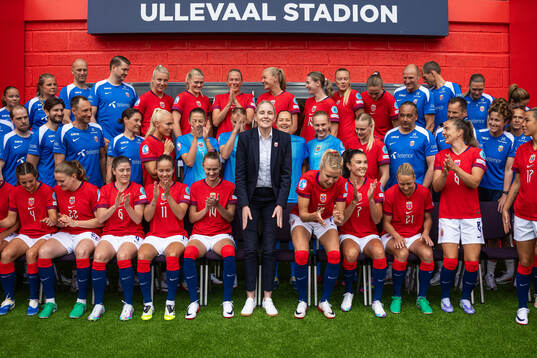 Head coach Gemma Grainger, players and staff of the