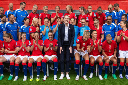 Head coach Gemma Grainger, players and staff of the