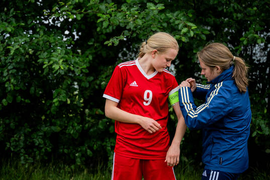 Nora Blom, Hammarby får hjälp att sätta på