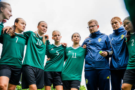 Tränare Semir Mehanovic har genomgång med lag 4