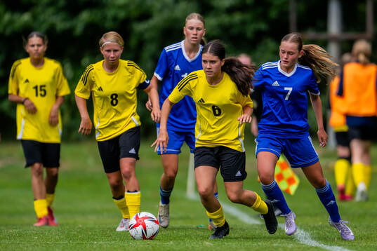 Siri Löfberg, Örebro SK FK och Wilma Rosenqvist, Ifö