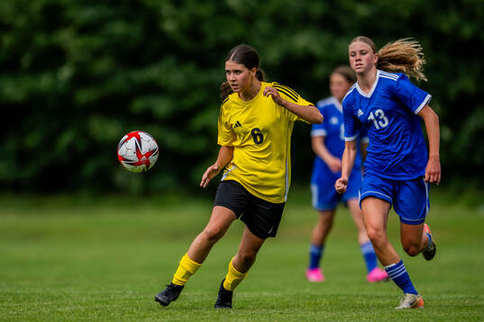 Siri Löfberg, Örebro SK FK och Lisa Ek, Halmstads BK