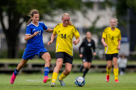 Moa Cederström, FC Nordsjälland och Alma Sundgren, QBIK
