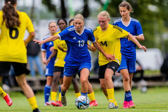 Lisa Ek, Halmstads BK och Alma Sundgren, QBIK