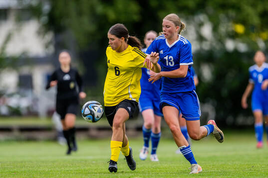 Siri Löfberg, Örebro SK FK och Lisa Ek, Halmstads BK