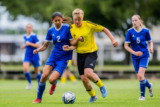 Havanna Borg, AIK FF och Lilly Andersson, KIF Örebro DFF