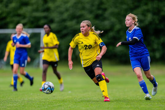 Ronia Åbrink, Eskilstuna United DFF och Elsa Nyberg,